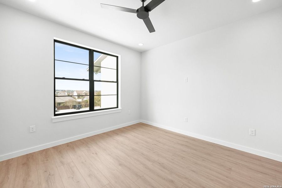 Spacious, unfurnished interior of a new home in Dovetail, New Braunfels (Image 23).