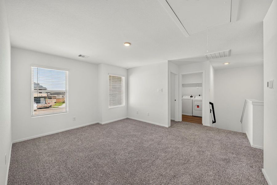 Spacious, unfurnished interior of a new home in Sunterra, Katy (Image 6).