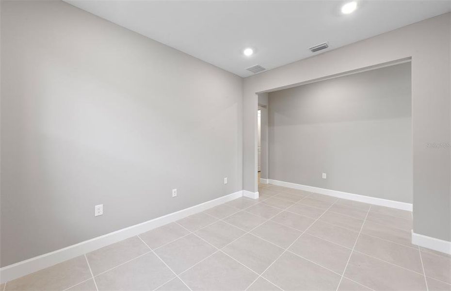 Spacious, unfurnished interior of a new home in , North Port (Image 19).
