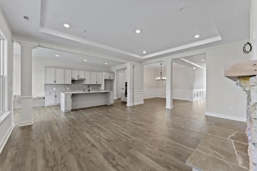 Spacious, unfurnished interior of a new home in Estates at Sugar Creek, Fort Mill (Image 11).