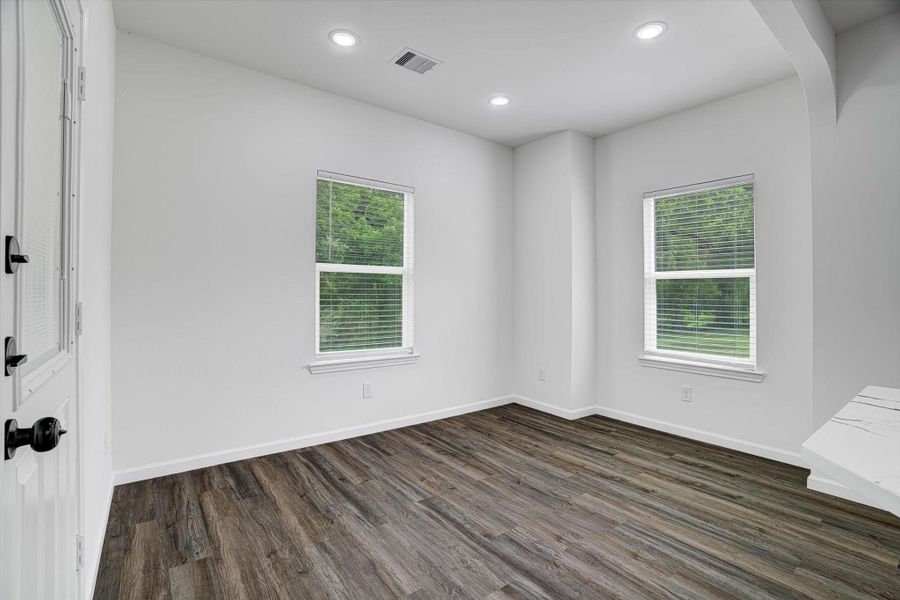 Spacious, unfurnished interior of a new home in , Kenefick (Image 20).