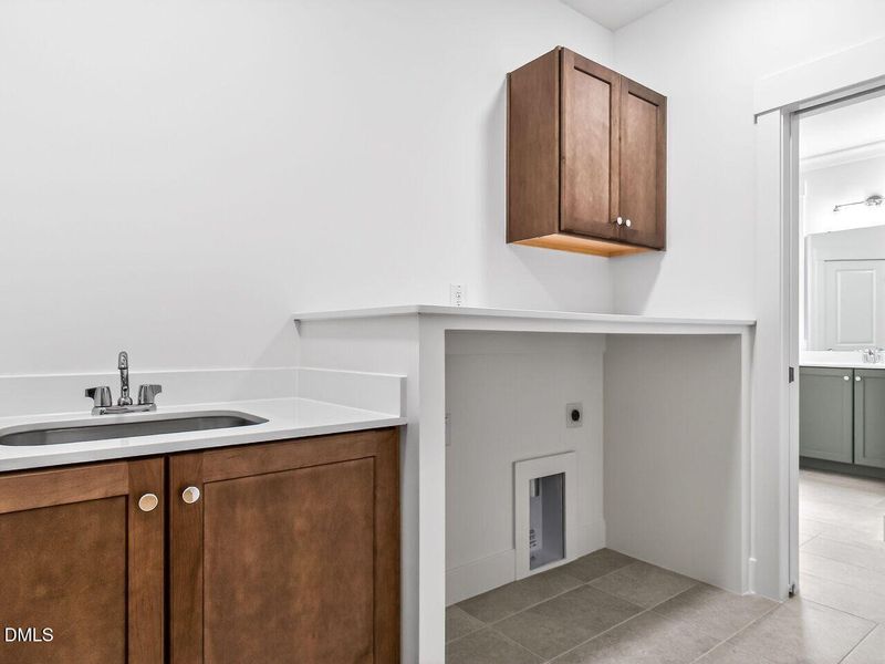 023-1280x960-laundry-room