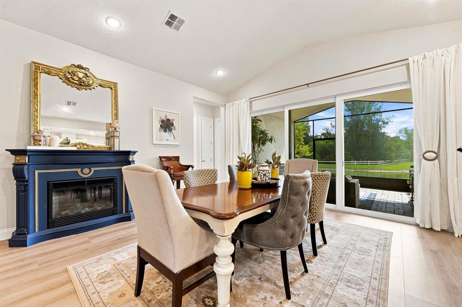 8 Breakfast Nook