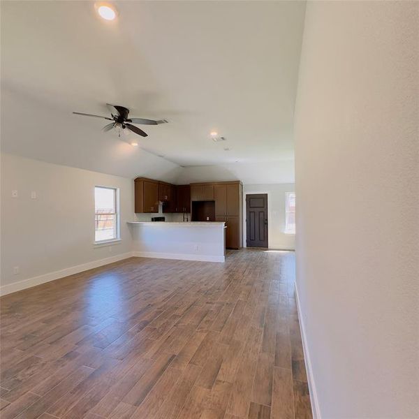 Spacious, unfurnished interior of a new home in , Dallas (Image 11).
