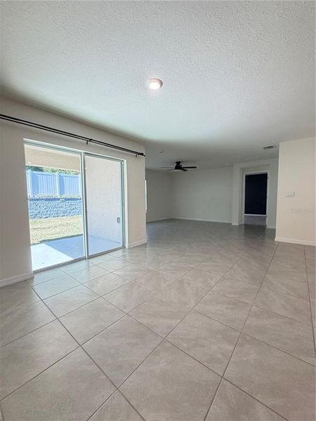 Spacious, unfurnished interior of a new home in Deer Path, Ocala (Image 16).