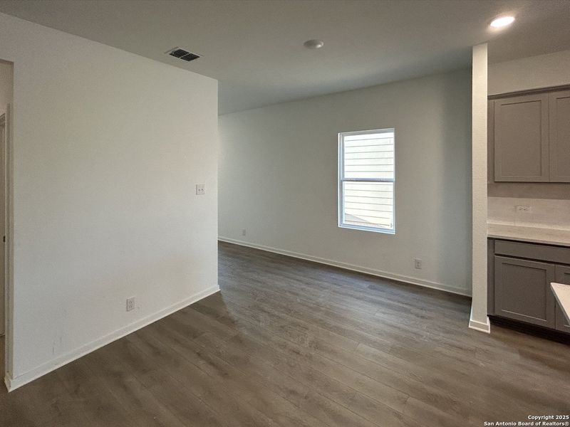 Spacious, unfurnished interior of a new home in Meadows at Hennersby Hollow 40's, San Antonio (Image 16). Spacious, unfurnished interior of a new home in Meadows at Hennersby Hollow 40's, San Antonio (Image 16).