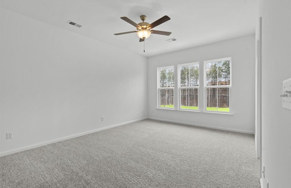 Spacious, unfurnished interior of a new home in Alston Park, Greenville (Image 28).