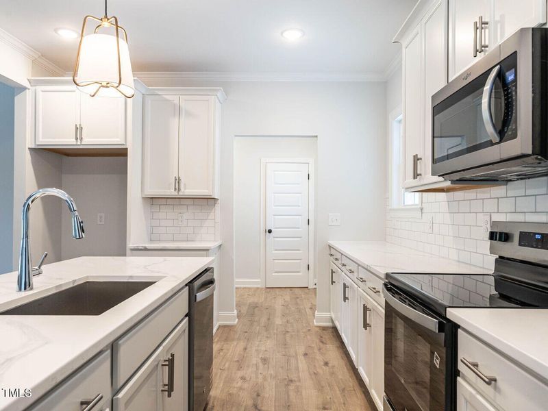 012-1280x960-kitchen