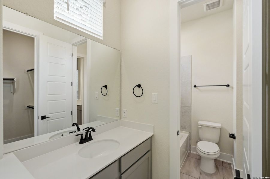 Furnished interior view inside a new home in , Boerne (Image 20).