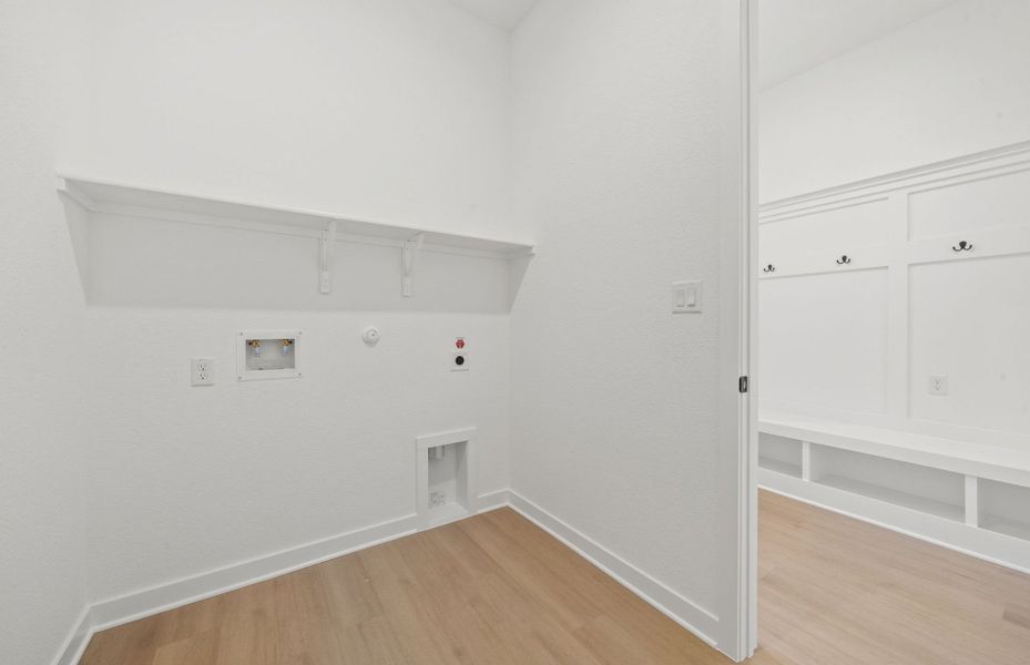 Spacious, unfurnished interior of a new home in 6 Creeks, Kyle (Image 38).