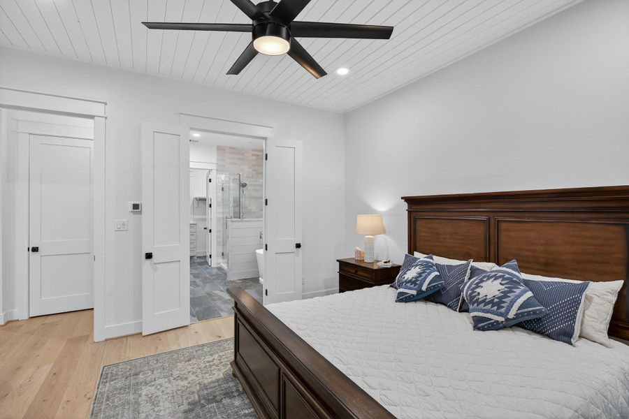 Furnished interior view inside a new home in , Kingsland (Image 11).