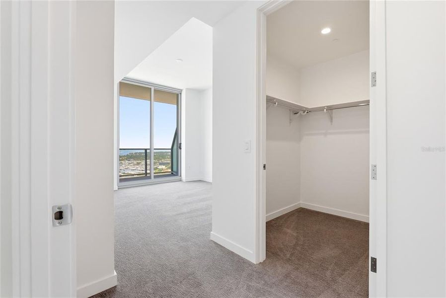 Spacious, unfurnished interior of a new home in , St. Petersburg (Image 22).