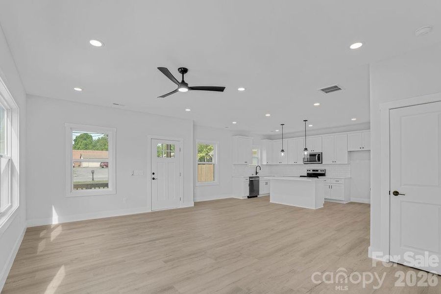 Spacious, unfurnished interior of a new home in , Gastonia (Image 27).