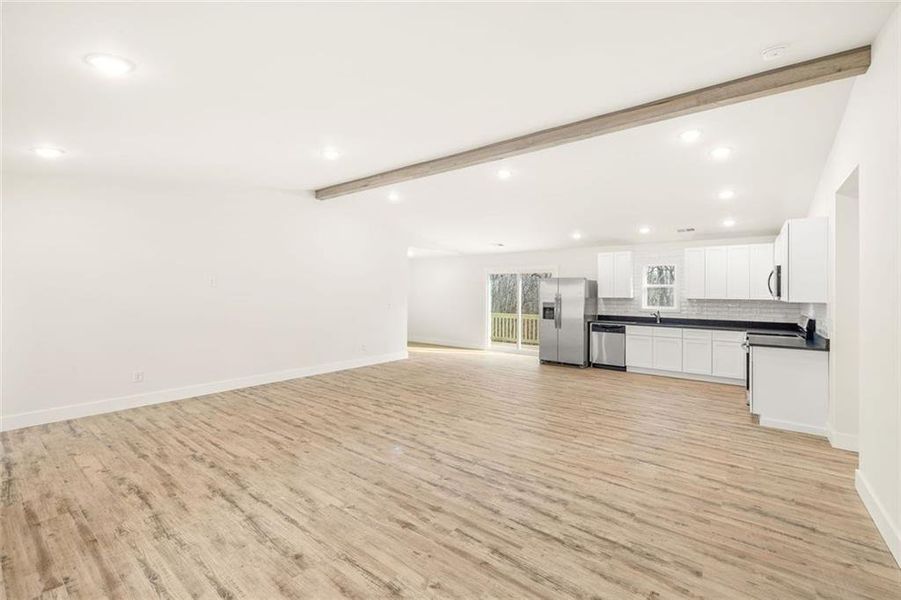 Spacious, unfurnished interior of a new home in , Gainesville (Image 8).