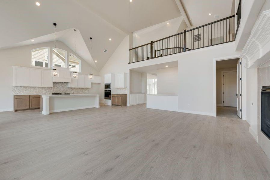 Spacious, unfurnished interior of a new home in Somerset Park, Rockwall (Image 24).