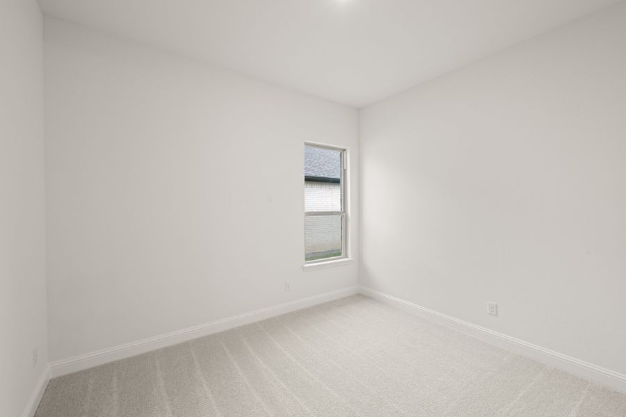 Spacious, unfurnished interior of a new home in Sheppard's Place, Waxahachie (Image 27).
