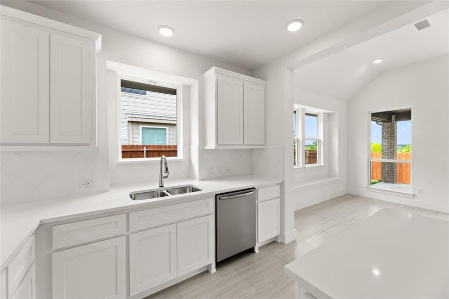 8720 Heartland-Kitchen-4