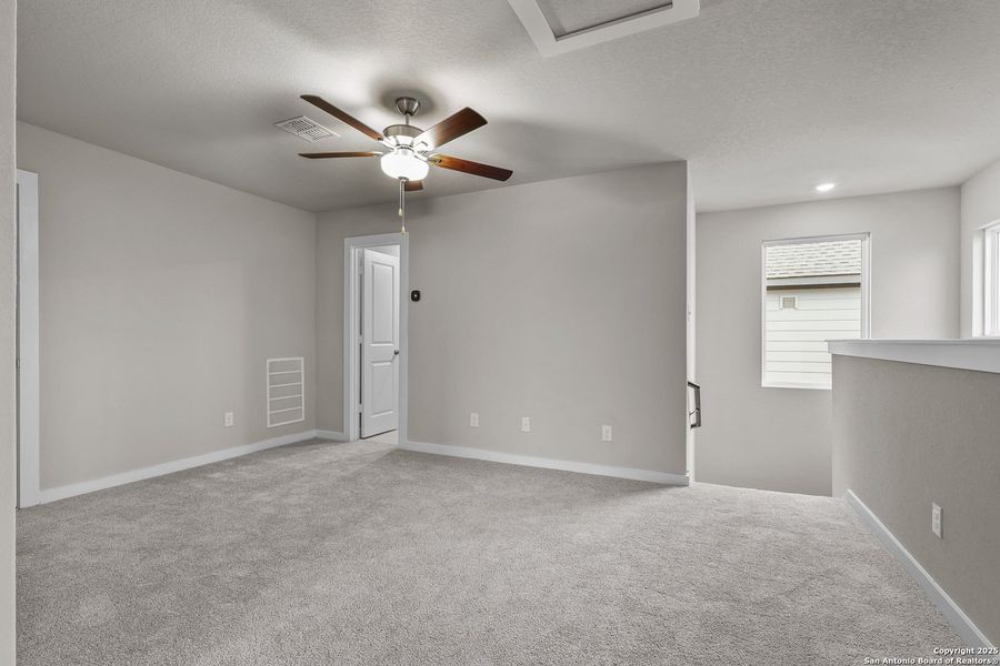 Spacious, unfurnished interior of a new home in Garden Grove, Schertz (Image 16).