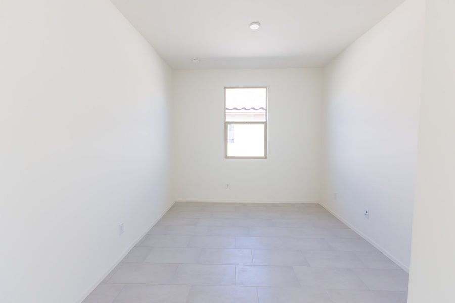 Spacious, unfurnished interior of a new home in Bella Tierra, Tucson (Image 5).