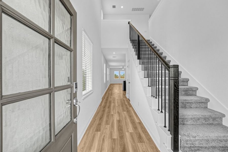 Spacious, unfurnished interior of a new home in Sunfield, Buda (Image 22).