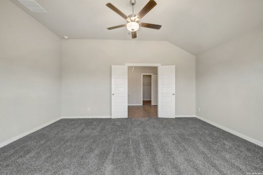 Spacious, unfurnished interior of a new home in Winding Brook, San Antonio (Image 22).