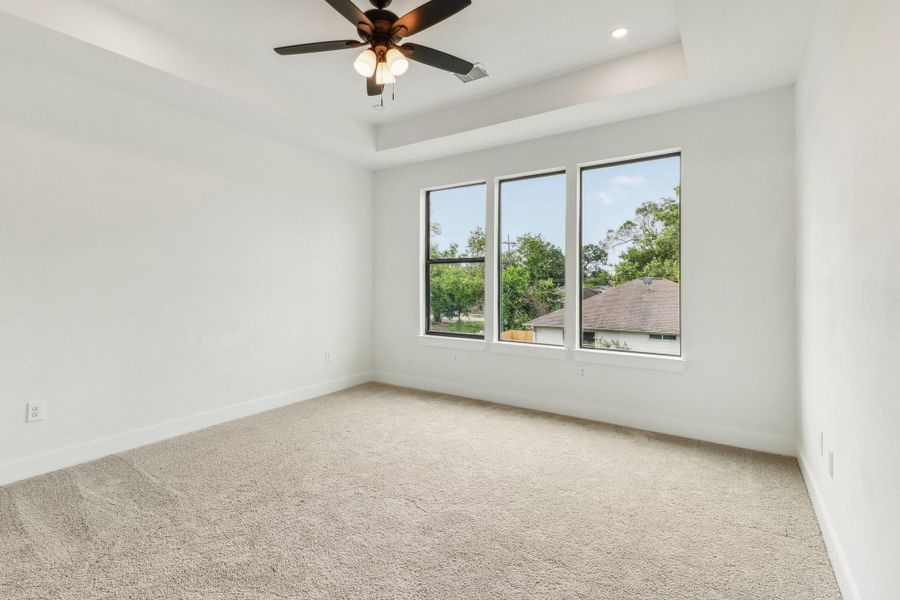 Spacious, unfurnished interior of a new home in , Houston (Image 14).