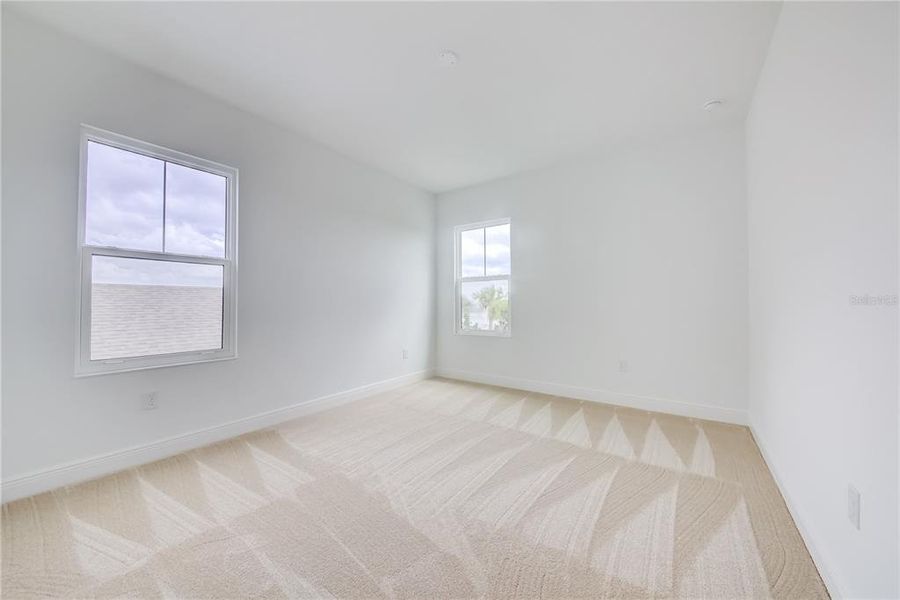Spacious, unfurnished interior of a new home in Bungalow Walk at Lakewood Ranch, Sarasota (Image 33).