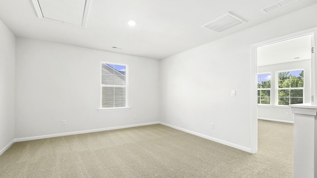 Spacious, unfurnished interior of a new home in English Farm, Archdale (Image 19).