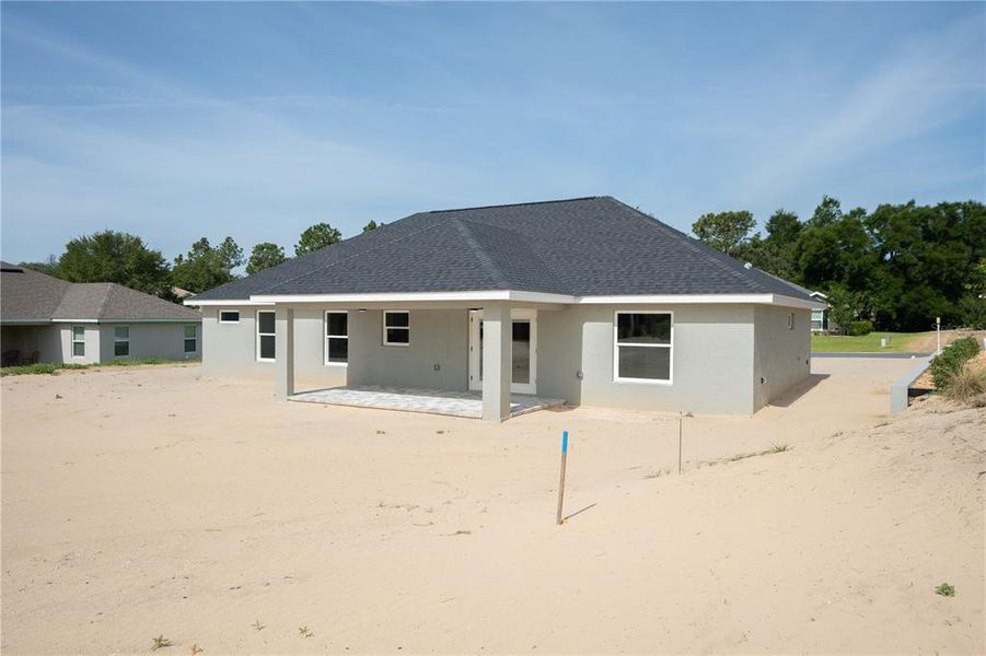 Exterior details and patio area of a home in , Dunnellon (Image 15).