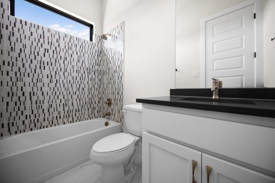 Furnished interior view inside a new home in Heath Golf and Yacht Club, Heath (Image 44).