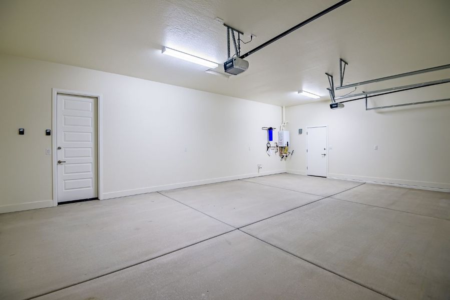 Spacious, unfurnished interior of a new home in Overlook at The Dells, Prescott (Image 26).