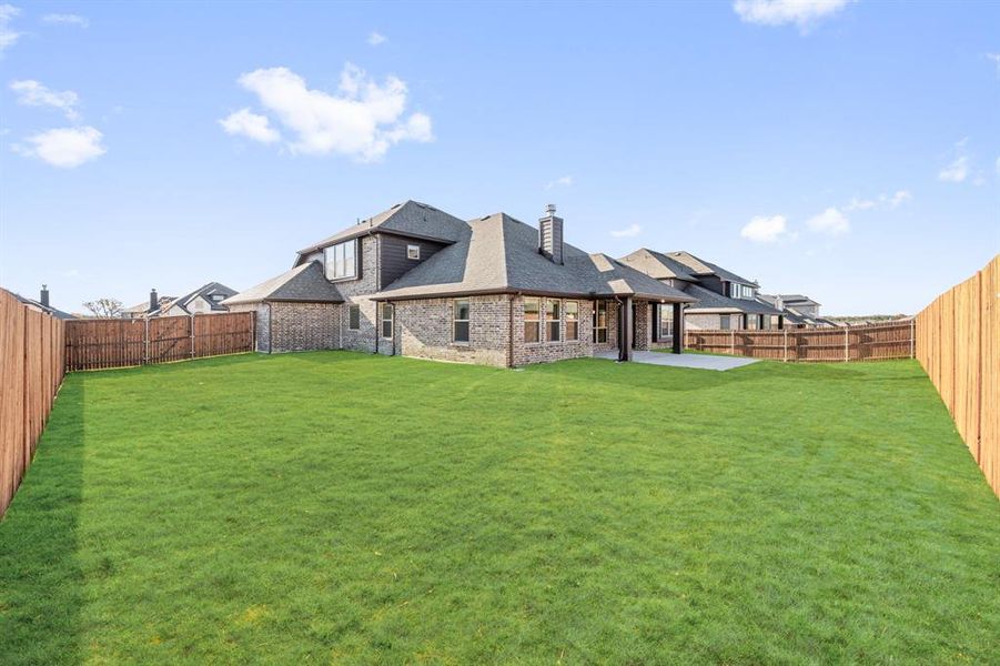 Exterior details and patio area of a home in Hayes Crossing, Midlothian (Image 22).