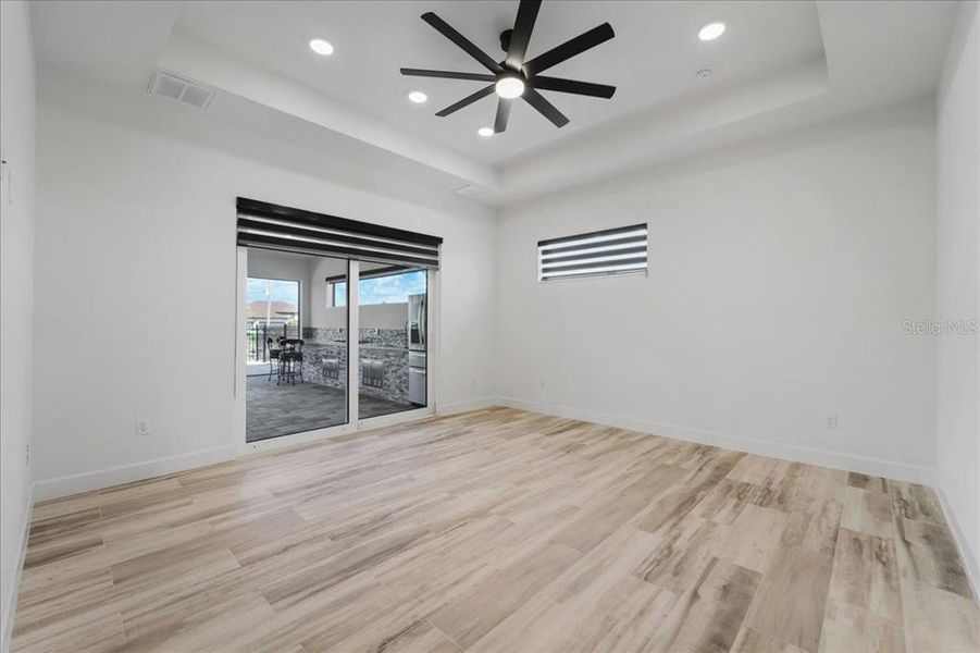 Spacious, unfurnished interior of a new home in , Port Charlotte (Image 19).