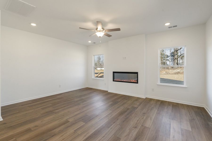 Spacious, unfurnished interior of a new home in Jackson Hills, Clarksville (Image 18).