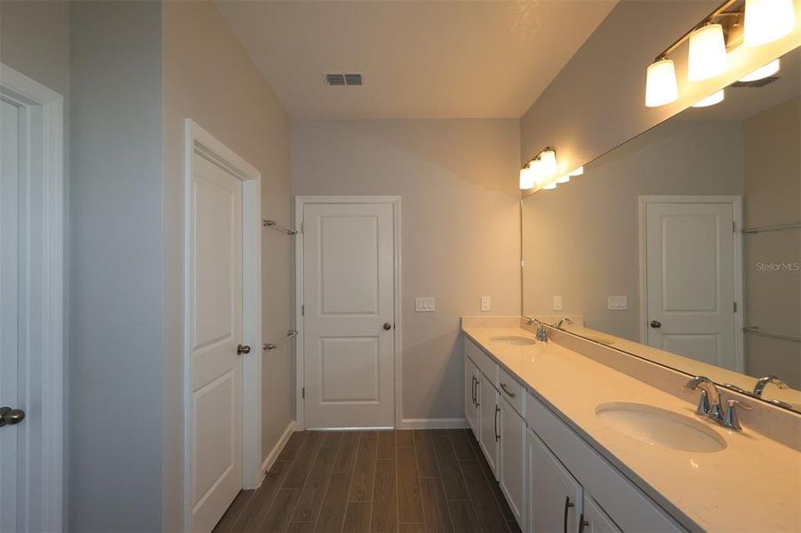 Furnished interior view inside a new home in Bay Lake Farms, St. Cloud (Image 7).