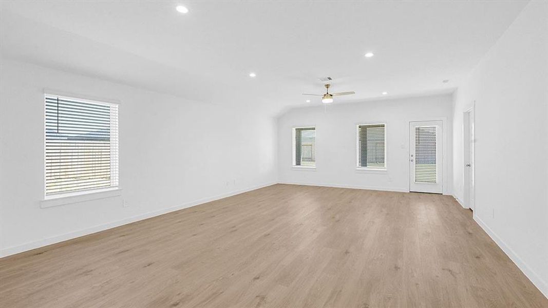 Spacious, unfurnished interior of a new home in Tamarron, Fulshear (Image 14).