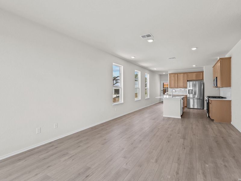 Spacious, unfurnished interior of a new home in Meadows at Oak Creek, San Antonio (Image 18).
