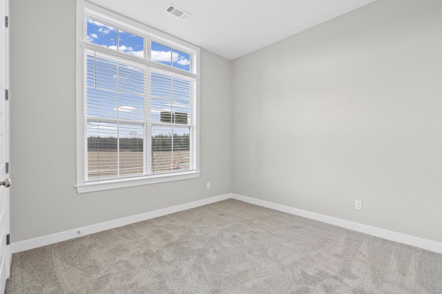 Spacious, unfurnished interior of a new home in Twin Oaks, Oakland (Image 16).