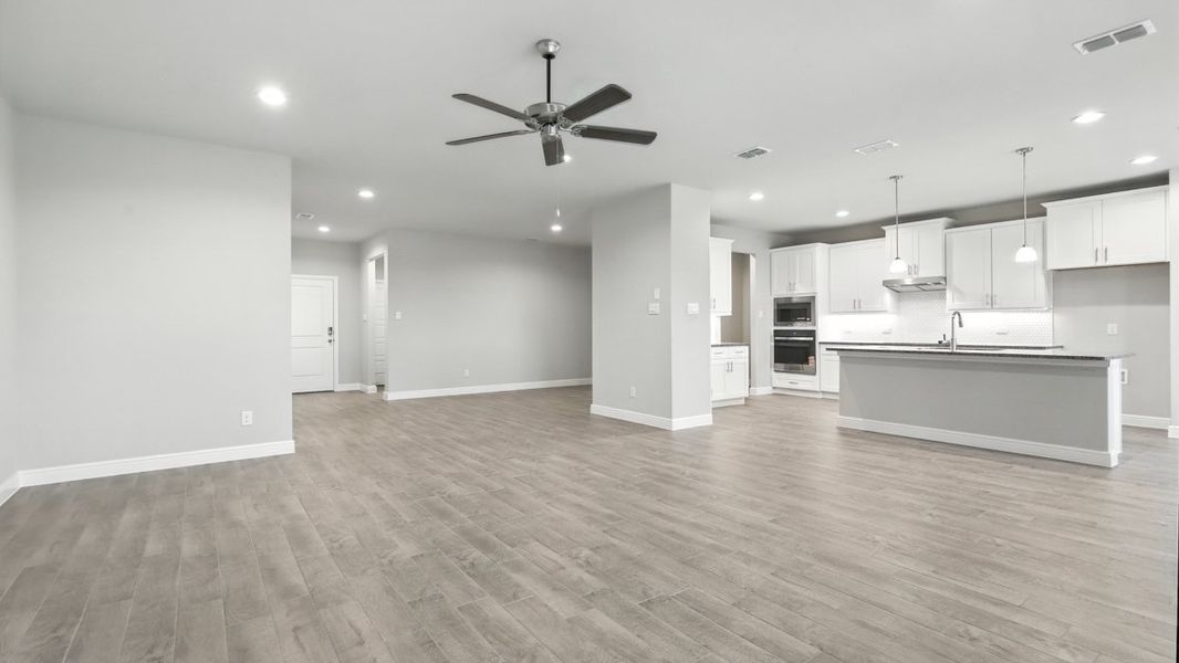 Representative unfurnished interior of a home built from the Bridge City by D.R. Horton in Retta Estates, Mansfield (Image 21).