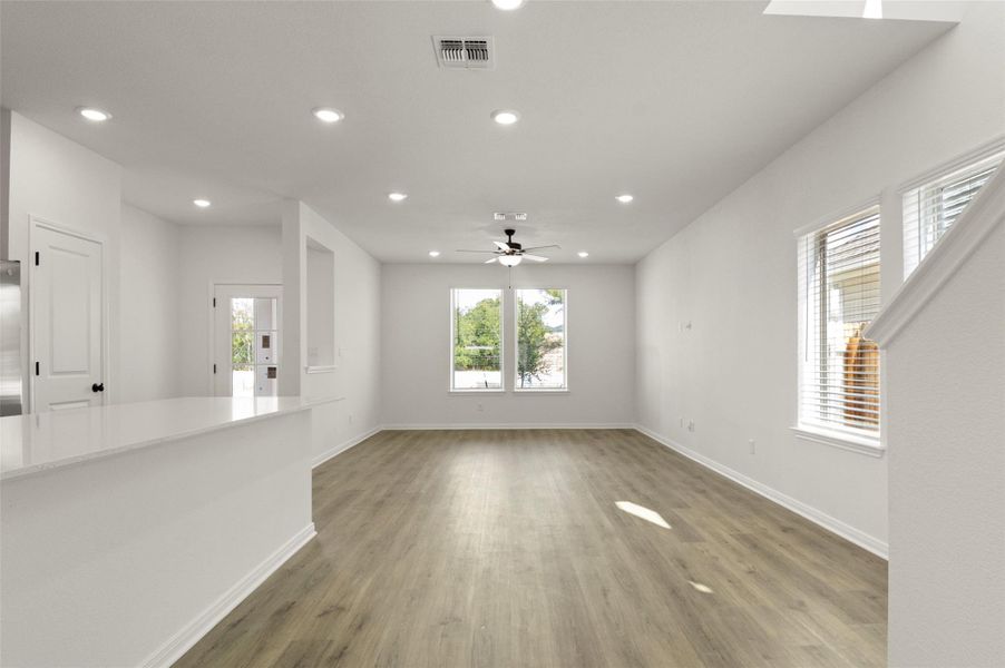 Spacious, unfurnished interior of a new home in Blanco Vista, San Marcos (Image 16). Spacious, unfurnished interior of a new home in Blanco Vista, San Marcos (Image 16).