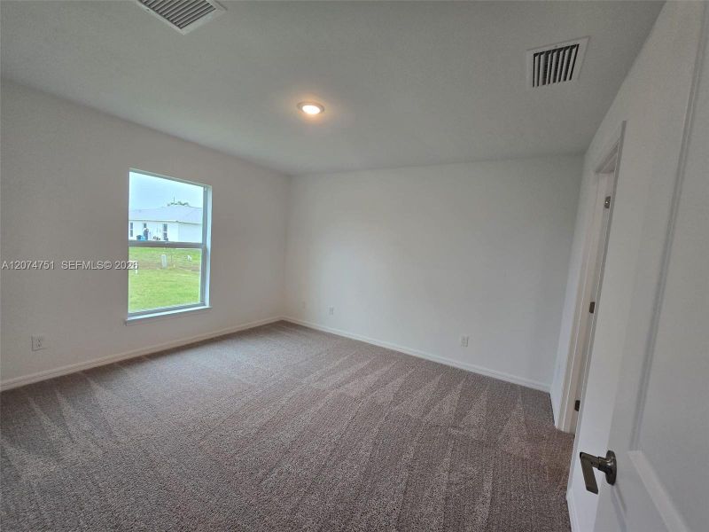 Spacious, unfurnished interior of a new home in , Cape Coral (Image 25).