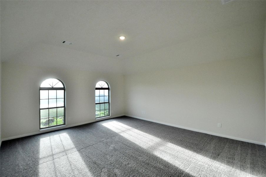 Spacious, unfurnished interior of a new home in Pedregal, League City (Image 30).