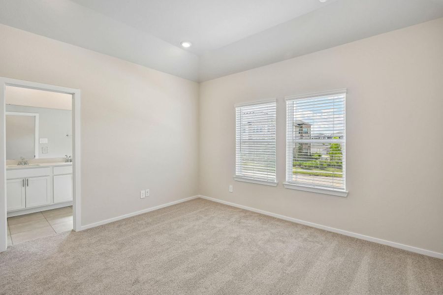 Spacious, unfurnished interior of a new home in Parkway Commons - City Series, Missouri City (Image 40).