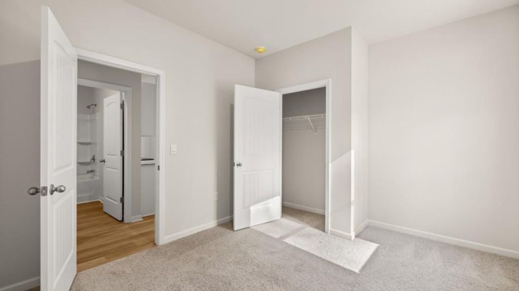 Spacious, unfurnished interior of a new home in Oconee Overlook, Gainesville (Image 13).