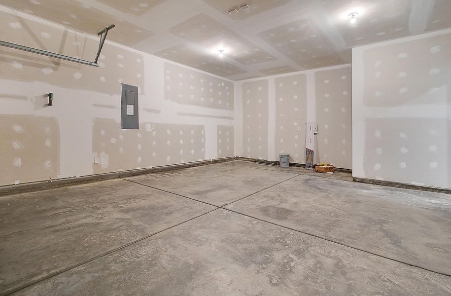 Spacious, unfurnished interior of a new home in Watson Hill, Summerville (Image 19).