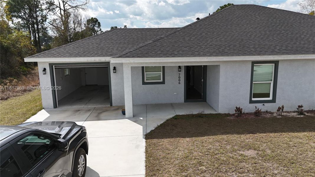 Exterior details and patio area of a home in , Sebring (Image 32).