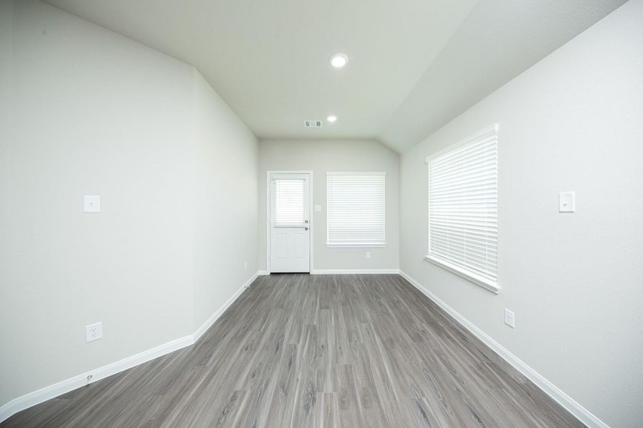 Spacious, unfurnished interior of a new home in Ridgeland Hills, Willis (Image 6).
