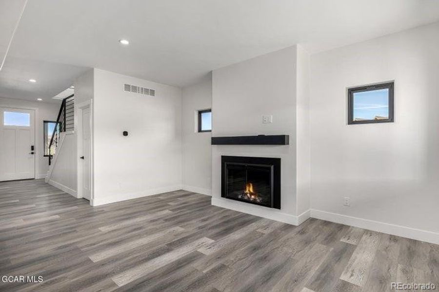 Spacious, unfurnished interior of a new home in , Granby (Image 27).