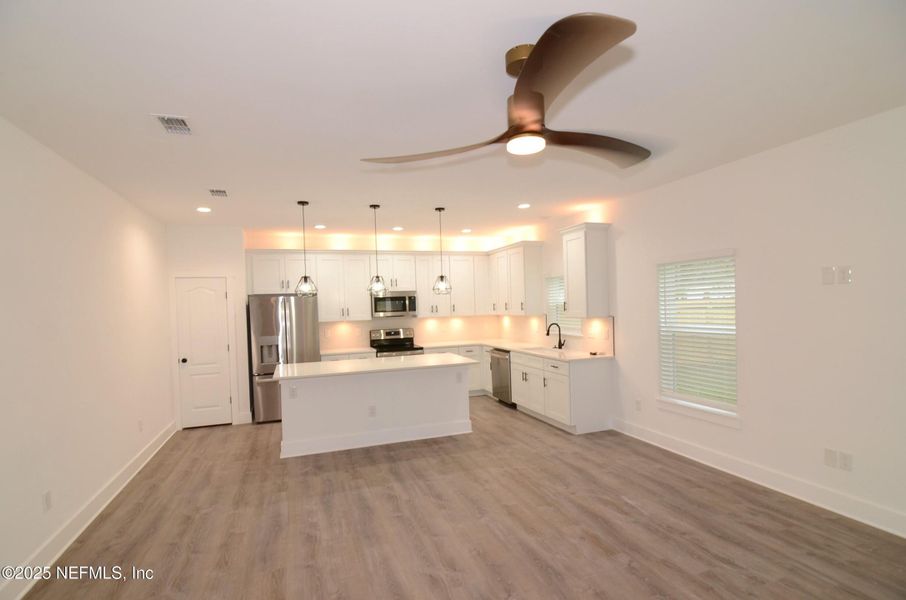 Spacious, unfurnished interior of a new home in , Jacksonville (Image 26).