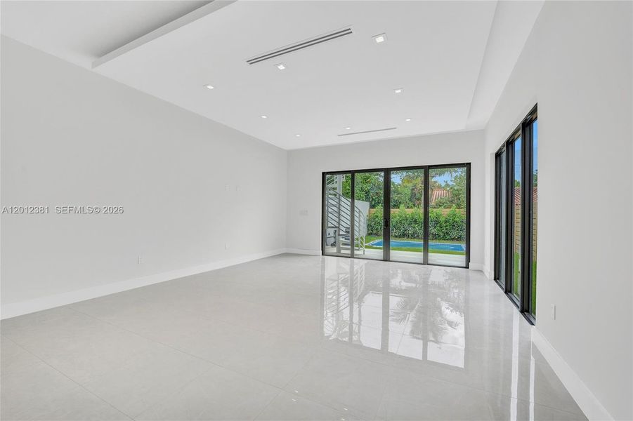 Spacious, unfurnished interior of a new home in , Miami (Image 21).